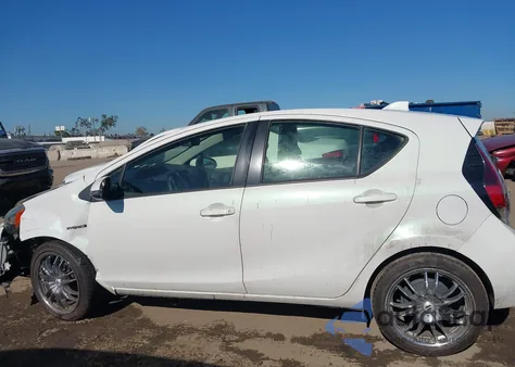 2016 Toyota Prius C Two z USA, uszkodzony, nr VIN JTDKDTB36G1116460
